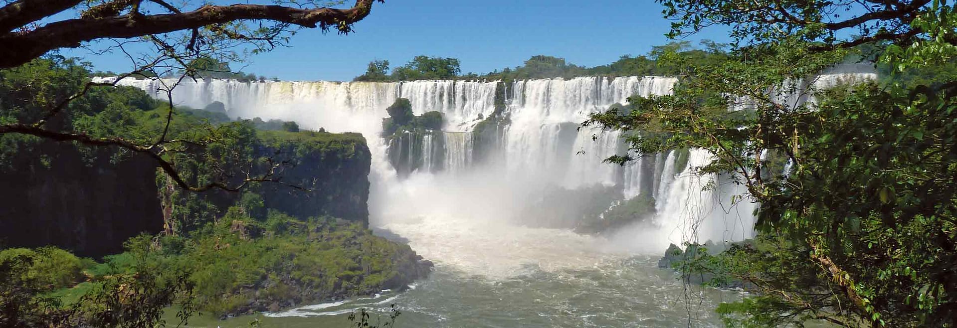 Iguazú-Wasserfälle, im Grenzgebiet Argentinien-Brasilien
